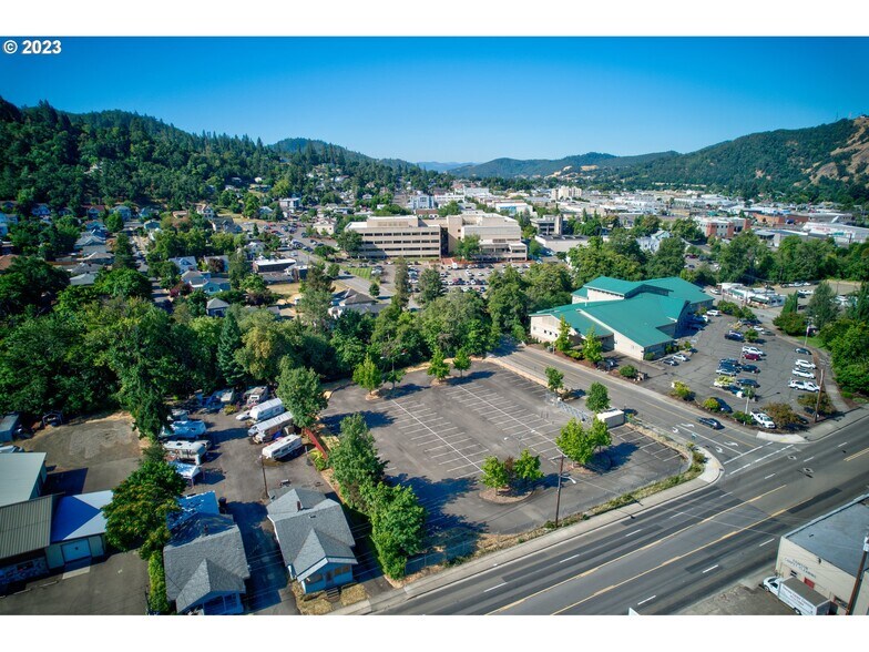 More Photos Of 0 DIAMOND LAKE blvd, Roseburg Land For Sale