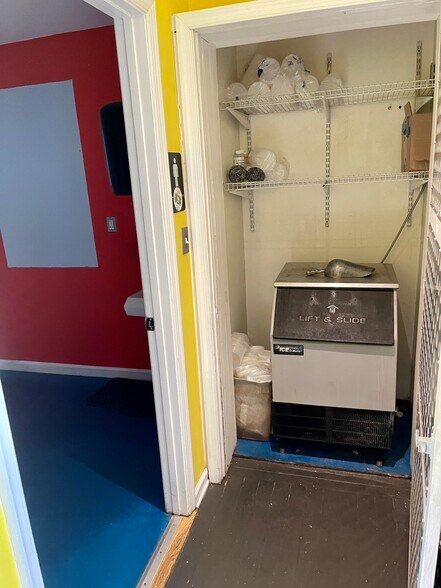 More Photos Of 314 William St, Fredericksburg Storefront For Lease