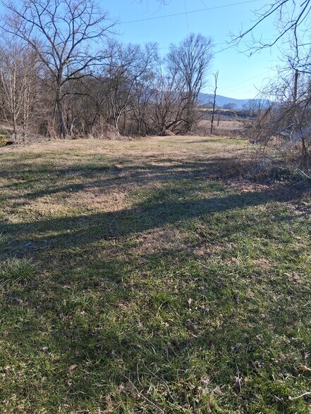 More Photos Of 22 Riverview Ave, Pikeville Freestanding For Sale