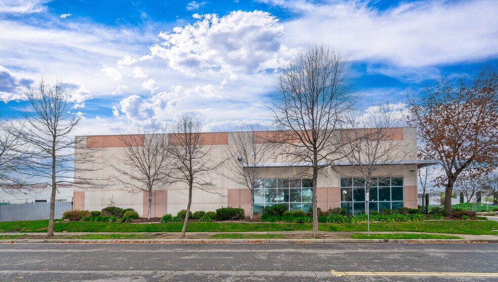 More Photos Of 1030 N D St, Sacramento Light Manufacturing For Sale