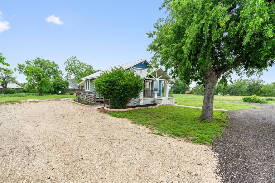 More Photos Of 2023 Main St, Liberty Hill Office For Sale