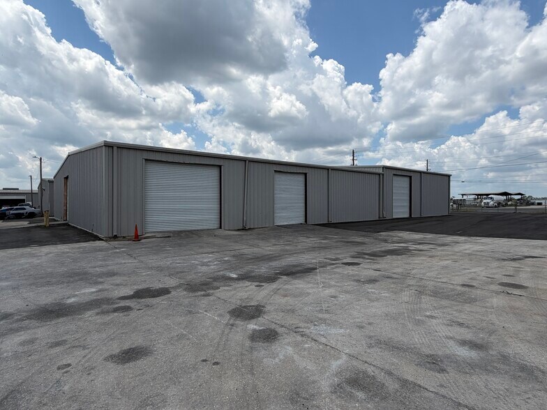 More Photos Of 1710 Turkey Creek Rd, Plant City Warehouse For Lease