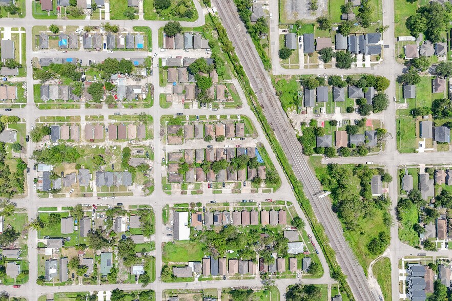 More Photos Of 2101 Hutton St, Houston Apartments For Sale