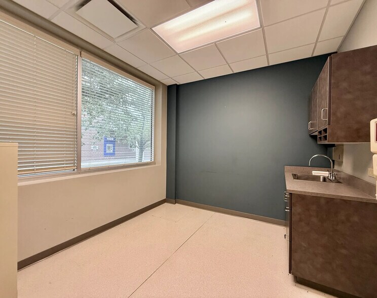 More Photos Of 10701 S 72nd St, Papillion Medical For Sale