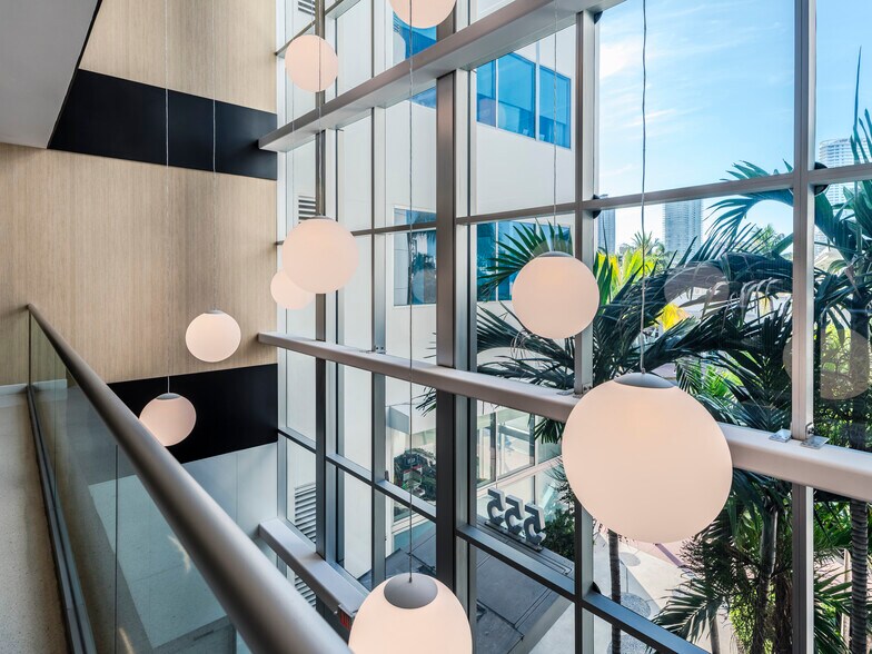 More Photos Of 555 Washington Ave, Miami Beach Office For Lease