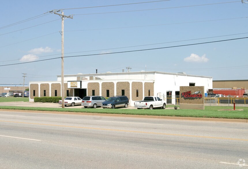 More Photos Of 3600 S Council Rd, Oklahoma City Manufacturing For Lease