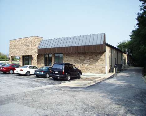More Photos Of 215 E Center Dr, Alton Unknown For Lease