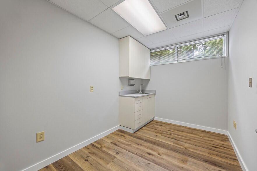 More Photos Of 440 Hillcrest Dr, Commerce Medical For Lease