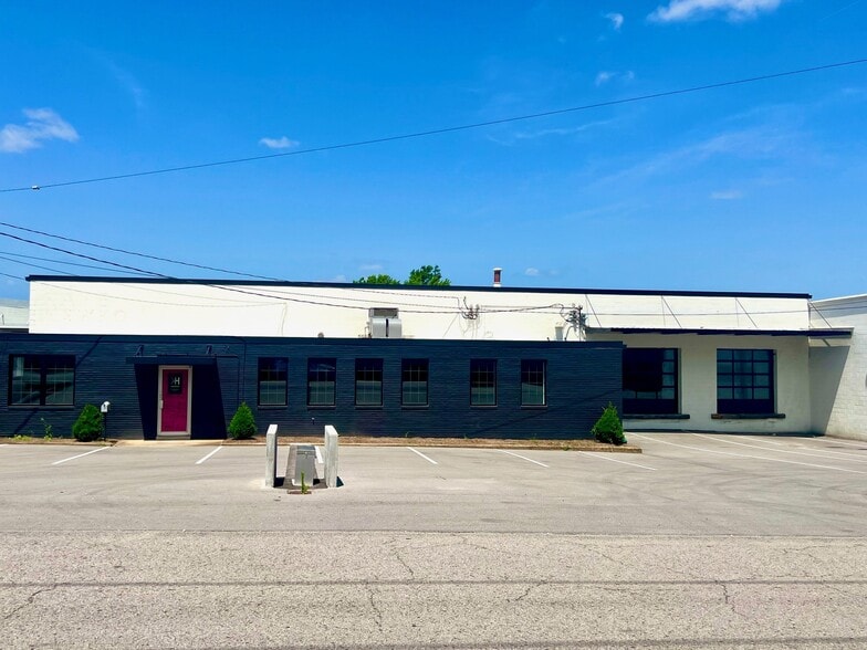 More Photos Of 2949 Armory Dr, Nashville Distribution For Lease