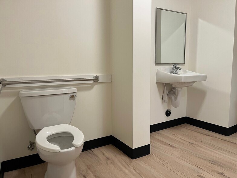 More Photos Of 3341-3343 SE Hawthorne Blvd, Portland Freestanding For Sale