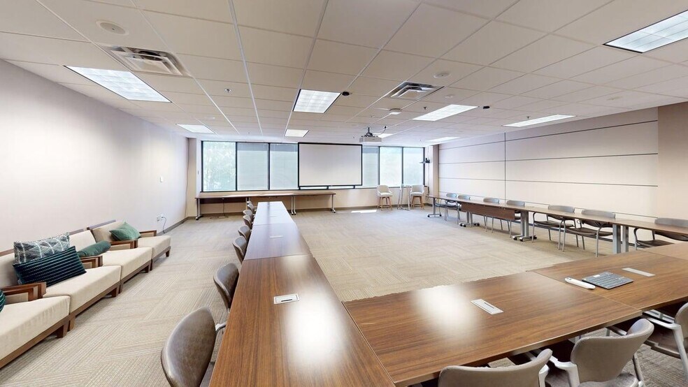 More Photos Of 5310 Maryland Way, Brentwood Office For Lease