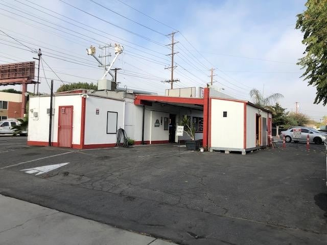 More Photos Of 4420 W Magnolia Blvd, Burbank Convenience Store For Lease