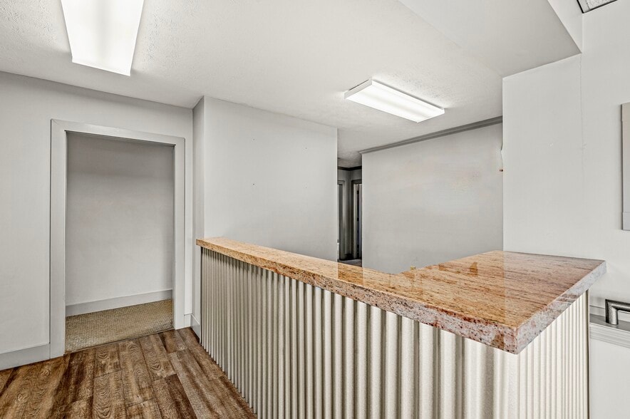 More Photos Of 2601 E 56th St, Indianapolis Light Distribution For Sale