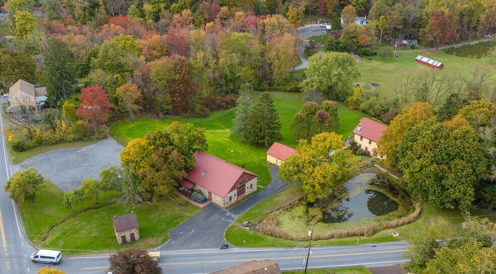 More Photos Of 9043 Mountain Rd, Alburtis Office Residential For Sale