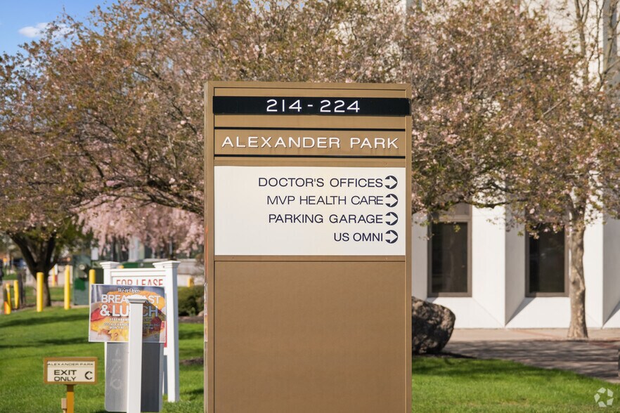 More Photos Of 214 Alexander St, Rochester Medical For Lease