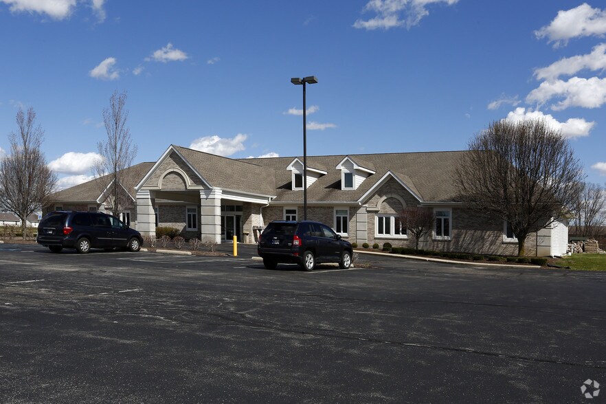 More Photos Of 737 W Green Meadows Dr, Greenfield Medical For Lease