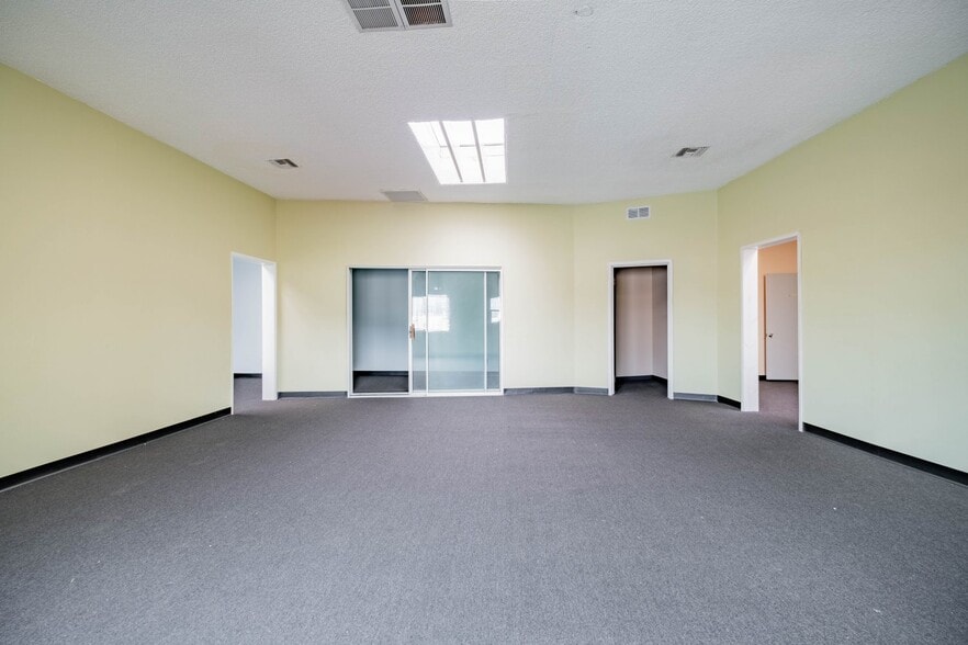 More Photos Of 5338 Vineland Ave, North Hollywood Restaurant For Lease