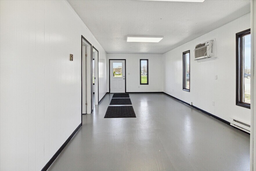 More Photos Of 1395 W Monroe Rd, Saint Louis Office For Sale