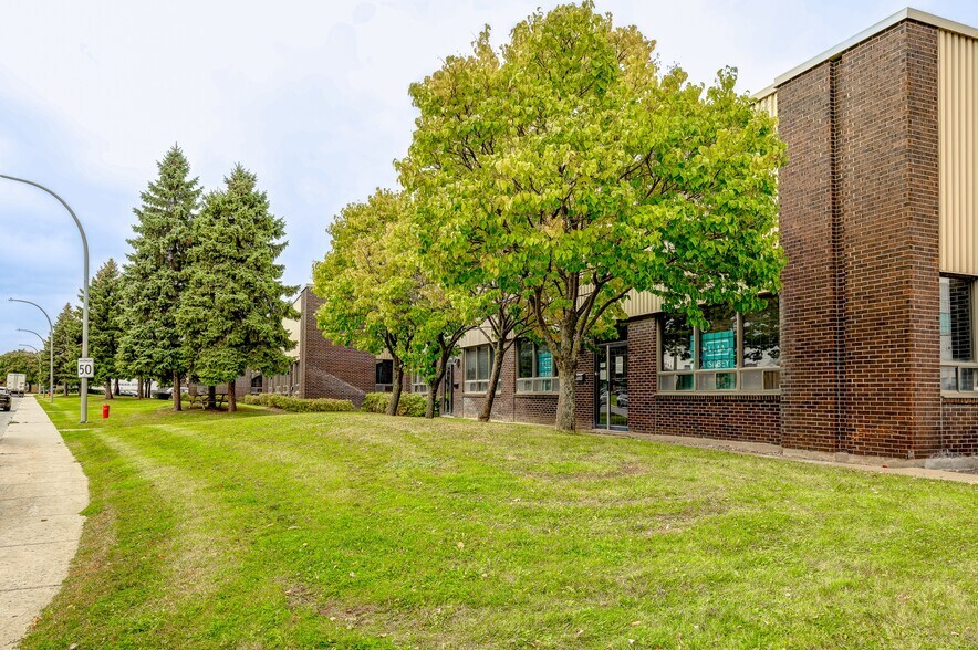 More Photos Of 341-371 Rue Isabey, Saint-Laurent Distribution For Lease