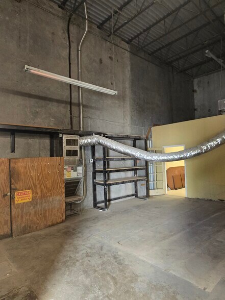 More Photos Of 5365-5377 N Hiatus Rd, Sunrise Light Manufacturing For Lease