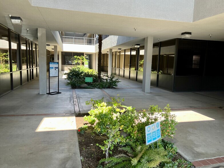 More Photos Of 5055 California Ave, Bakersfield Office For Sale