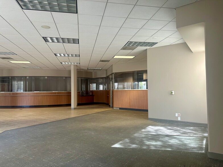 More Photos Of 4333 Wilshire Blvd, Los Angeles Freestanding For Sale