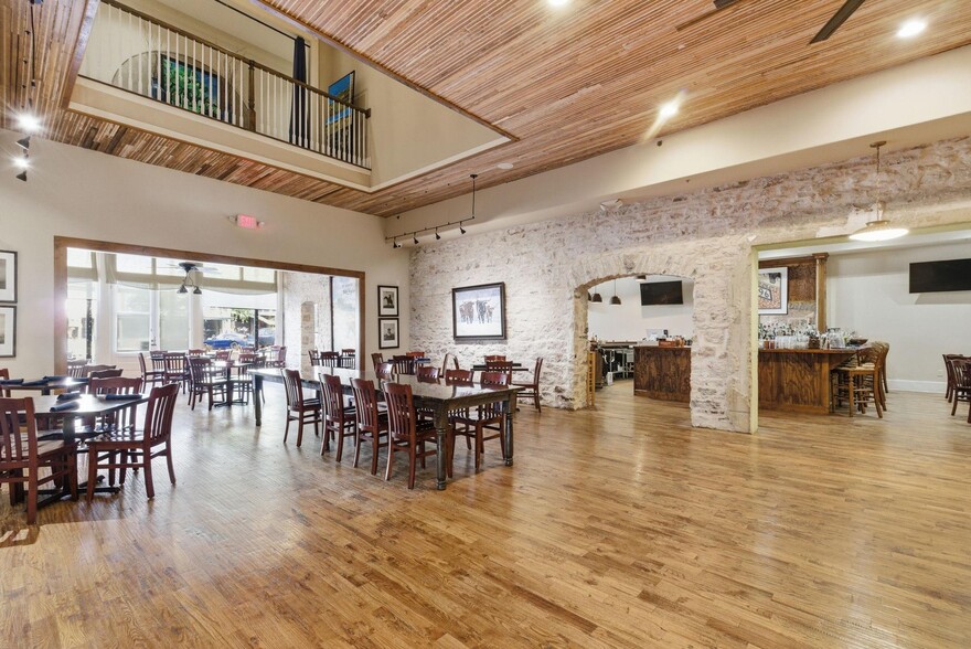 More Photos Of 103 N Pecan St, Hico Hotel For Sale