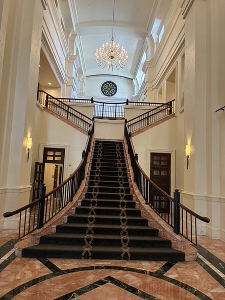 More Photos Of 132-180 Aragon Ave, Coral Gables Office For Lease
