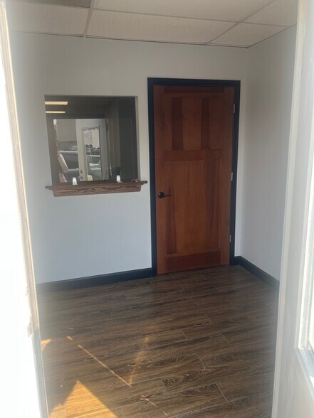 More Photos Of 6040 Baumgartner Industrial Dr, Saint Louis Warehouse For Sale