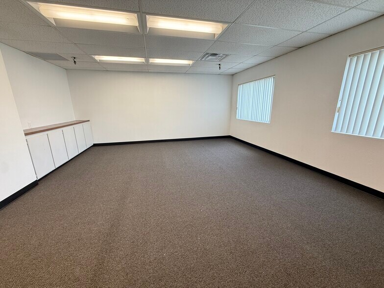 More Photos Of 13596 Vaughn St, San Fernando Manufacturing For Lease