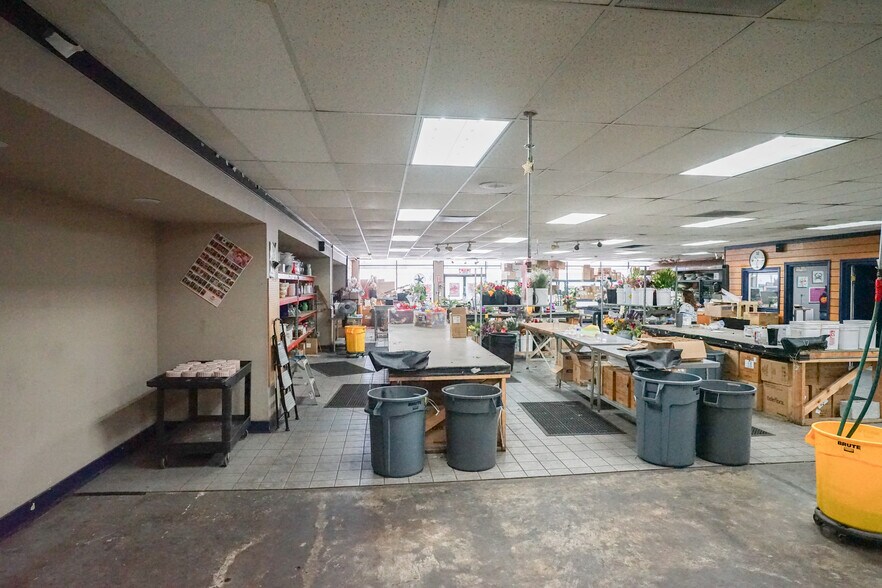 More Photos Of 1302-1310 9th St, Modesto Storefront For Sale