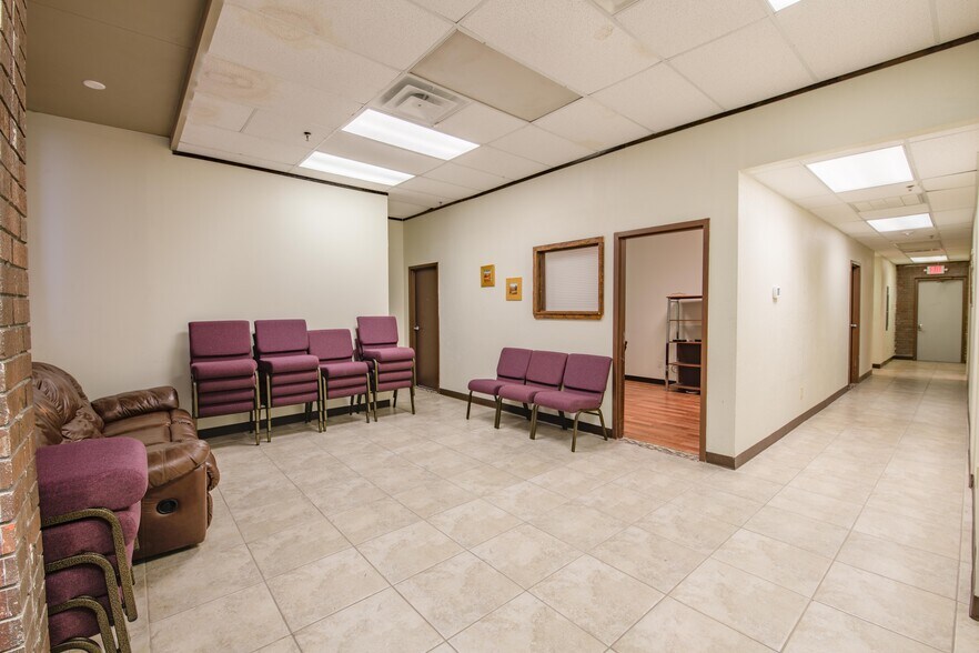 More Photos Of 1717 W Euless Blvd, Euless Office For Sale
