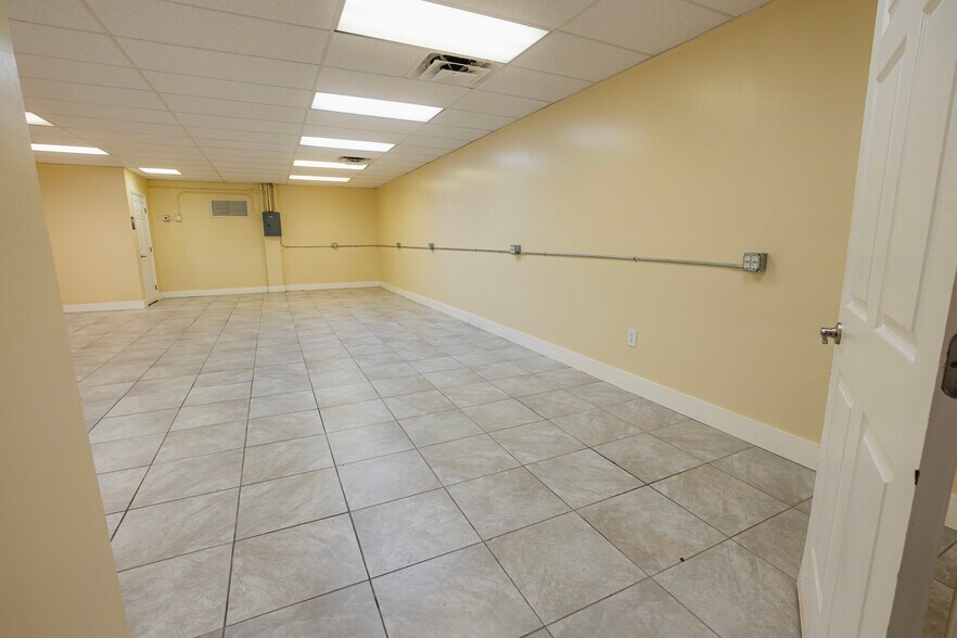 More Photos Of 3805 NW 35th Ave, Miami Warehouse For Sale