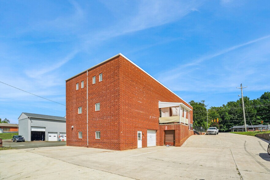 More Photos Of 225 S Madison Blvd, Roxboro Storefront Retail Office For Sale