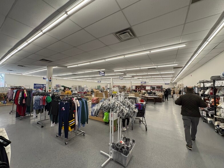 More Photos Of 1725 Dundalk Ave, Baltimore Convenience Store For Sale