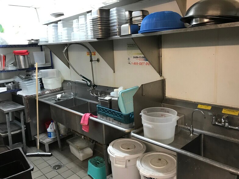 More Photos Of 7217 Melrose Ave, Los Angeles Restaurant For Lease