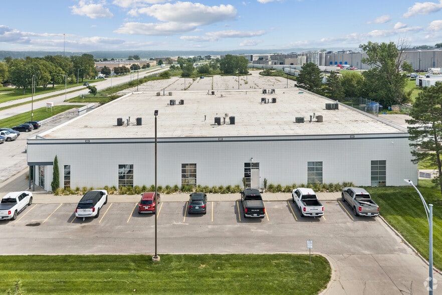 More Photos Of 6240 Abbott Dr, Omaha Distribution For Lease