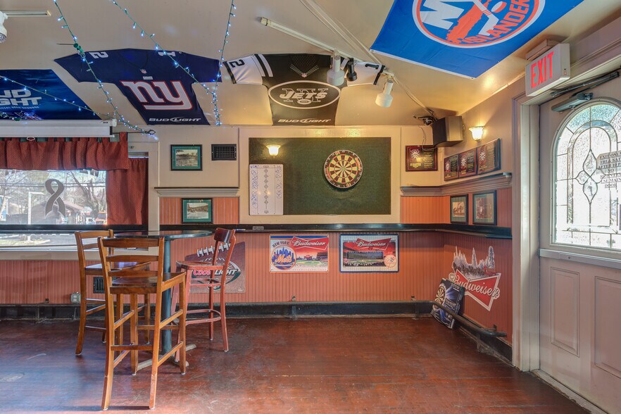 More Photos Of 83 Pulaski Rd, Kings Park Bar For Sale