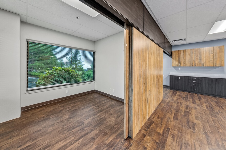 More Photos Of 2166 NW Vine St, Grants Pass Medical For Sale