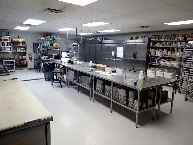 More Photos Of 555 S Geneva Rd, Lindon Freestanding For Sale