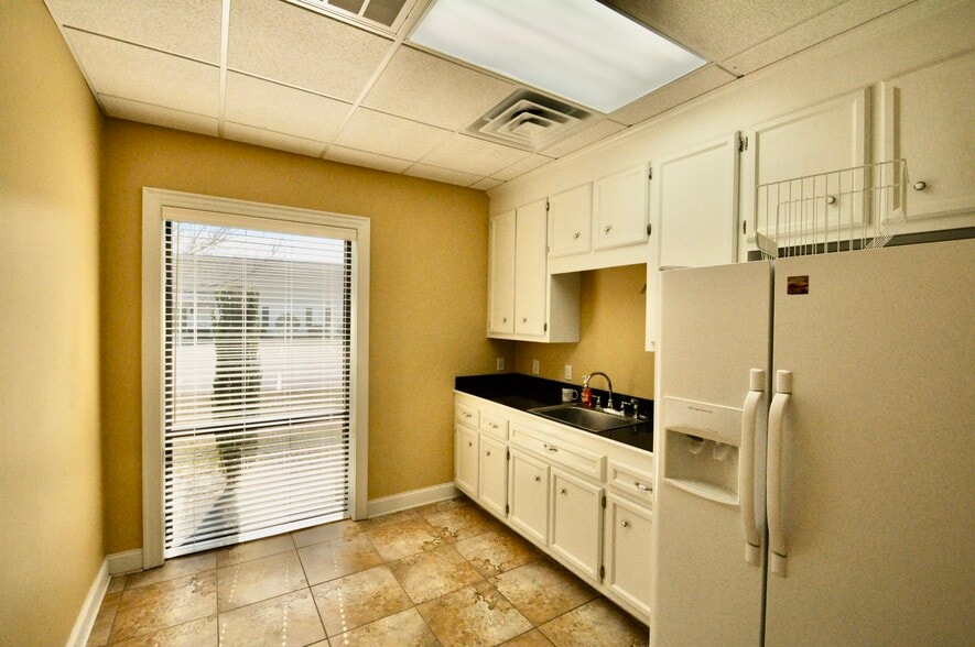 More Photos Of 700B Cromwell Dr, Greenville Office For Lease