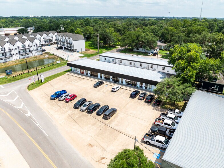 More Photos Of 2611 Washington St, Waller Storefront Retail Office For Lease