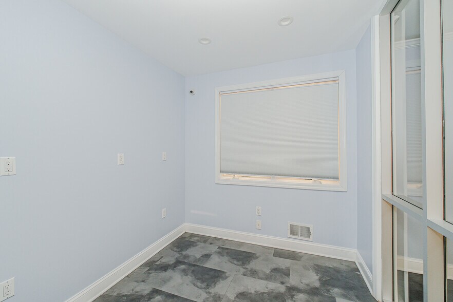 More Photos Of 3936 Amboy Rd, Staten Island Medical For Sale