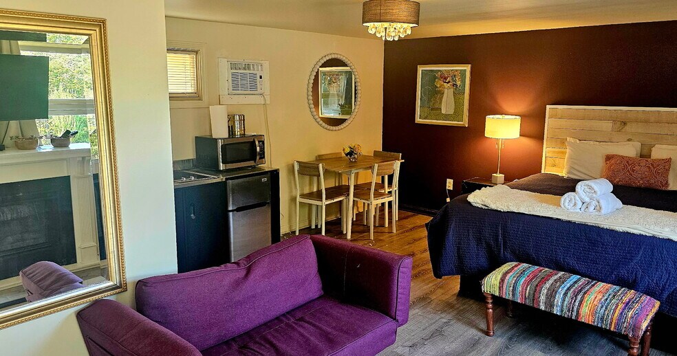 More Photos Of 360 Commercial St, Rockport Hotel For Sale