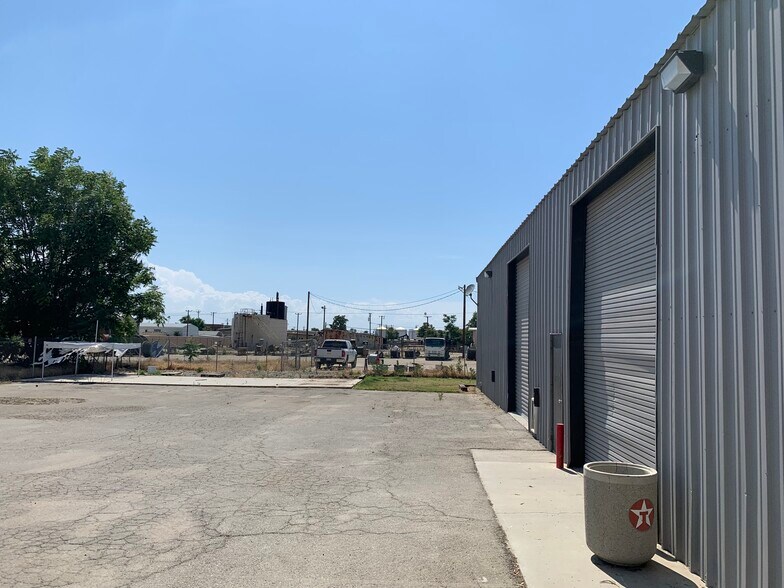 More Photos Of 3502 Gilmore Ave, Bakersfield Warehouse For Lease