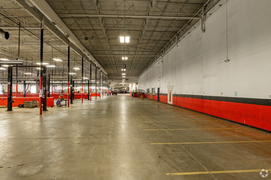 More Photos Of 12002 Southwest Fwy, Meadows Place Freestanding For Lease