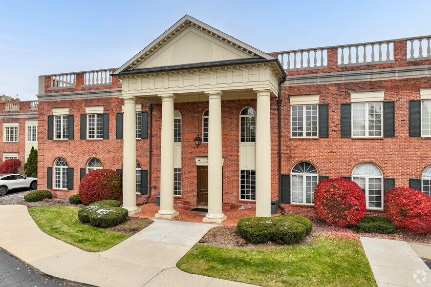 More Photos Of 33 Bloomfield Hills Pky, Bloomfield Hills Office For Lease