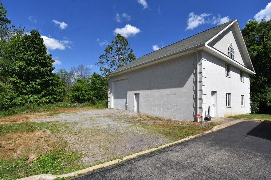 More Photos Of 972 Youngstown Kingsville Rd, Vienna Office For Sale
