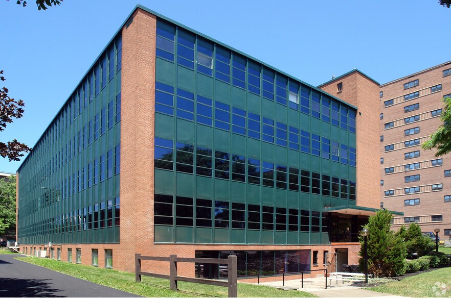 More Photos Of 731 James St, Syracuse Office Residential For Lease