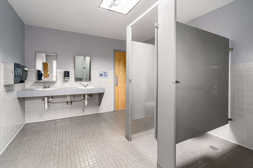 More Photos Of 617 Mulberry St, Elizabethtown Office For Sale